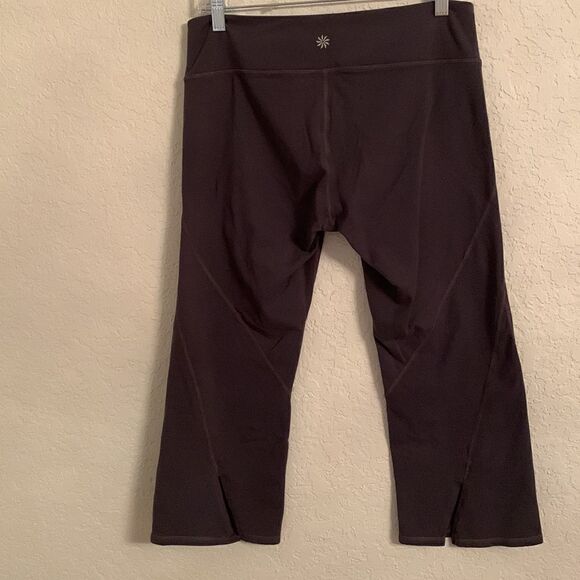 Athleta Cropped Capri Leggings w/ Back Slits Size M - Picture 3 of 11